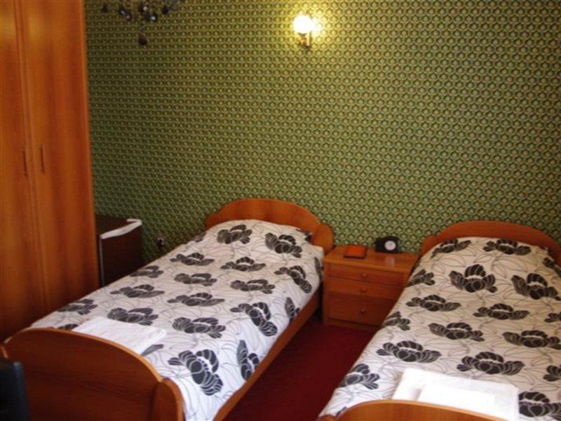 Hotel Adria พริสตีนา ภายนอก รูปภาพ
