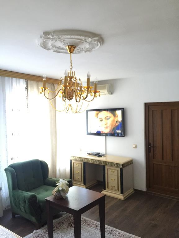 Hotel Adria พริสตีนา ภายนอก รูปภาพ