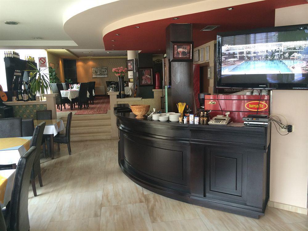 Hotel Adria พริสตีนา ภายนอก รูปภาพ
