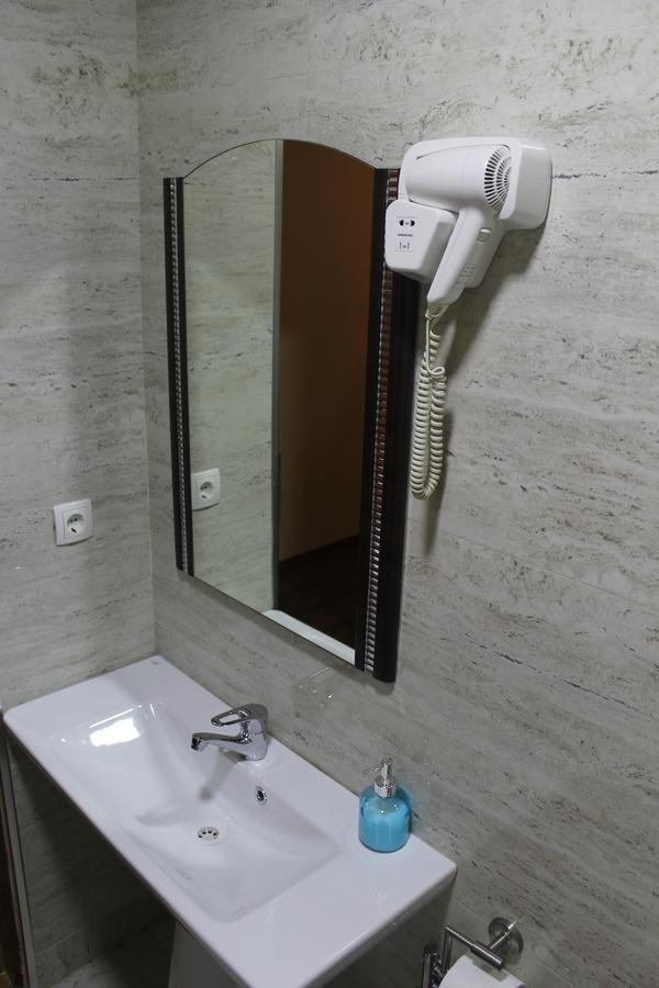 Hotel Adria พริสตีนา ภายนอก รูปภาพ