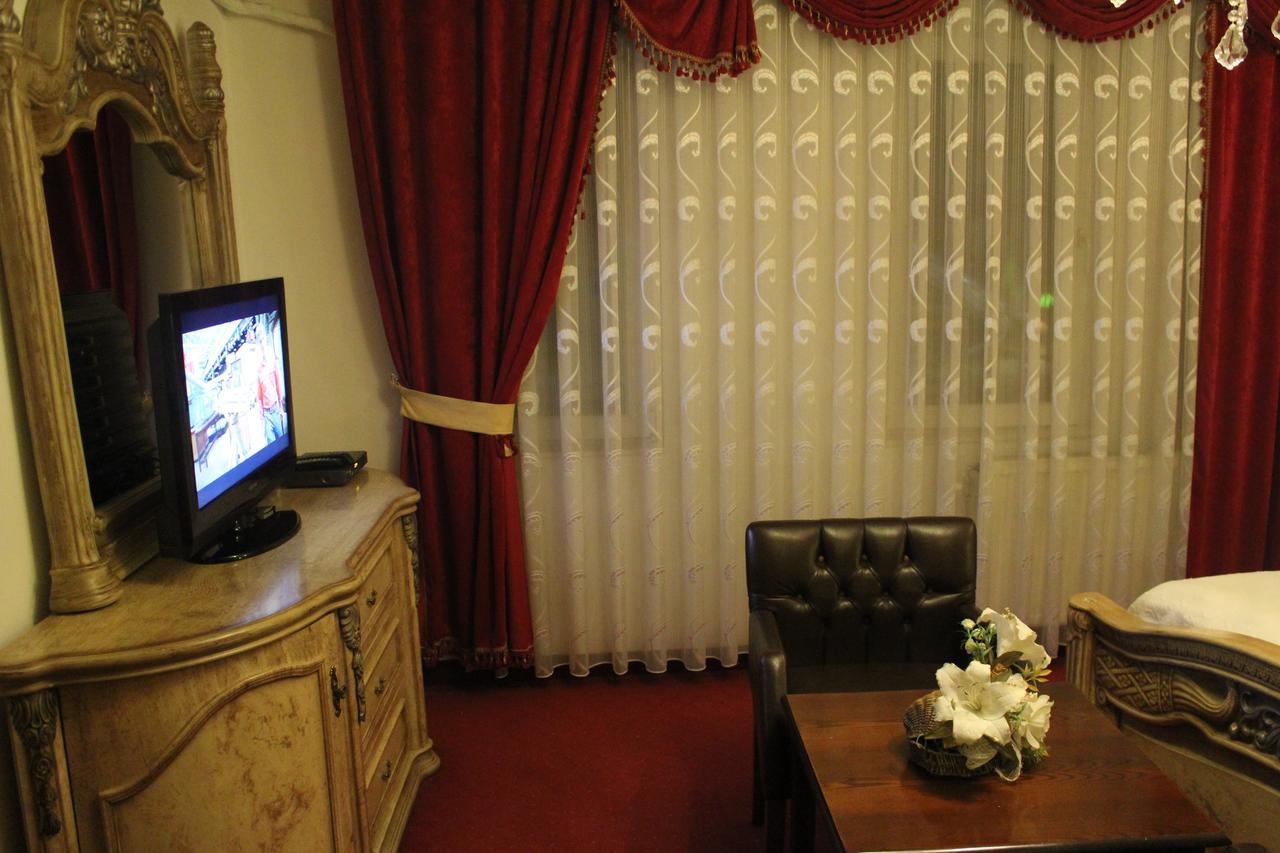 Hotel Adria พริสตีนา ภายนอก รูปภาพ