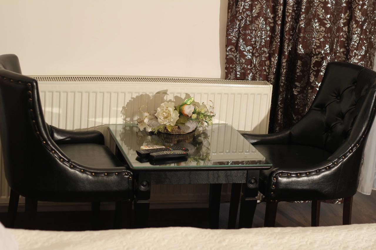 Hotel Adria พริสตีนา ภายนอก รูปภาพ