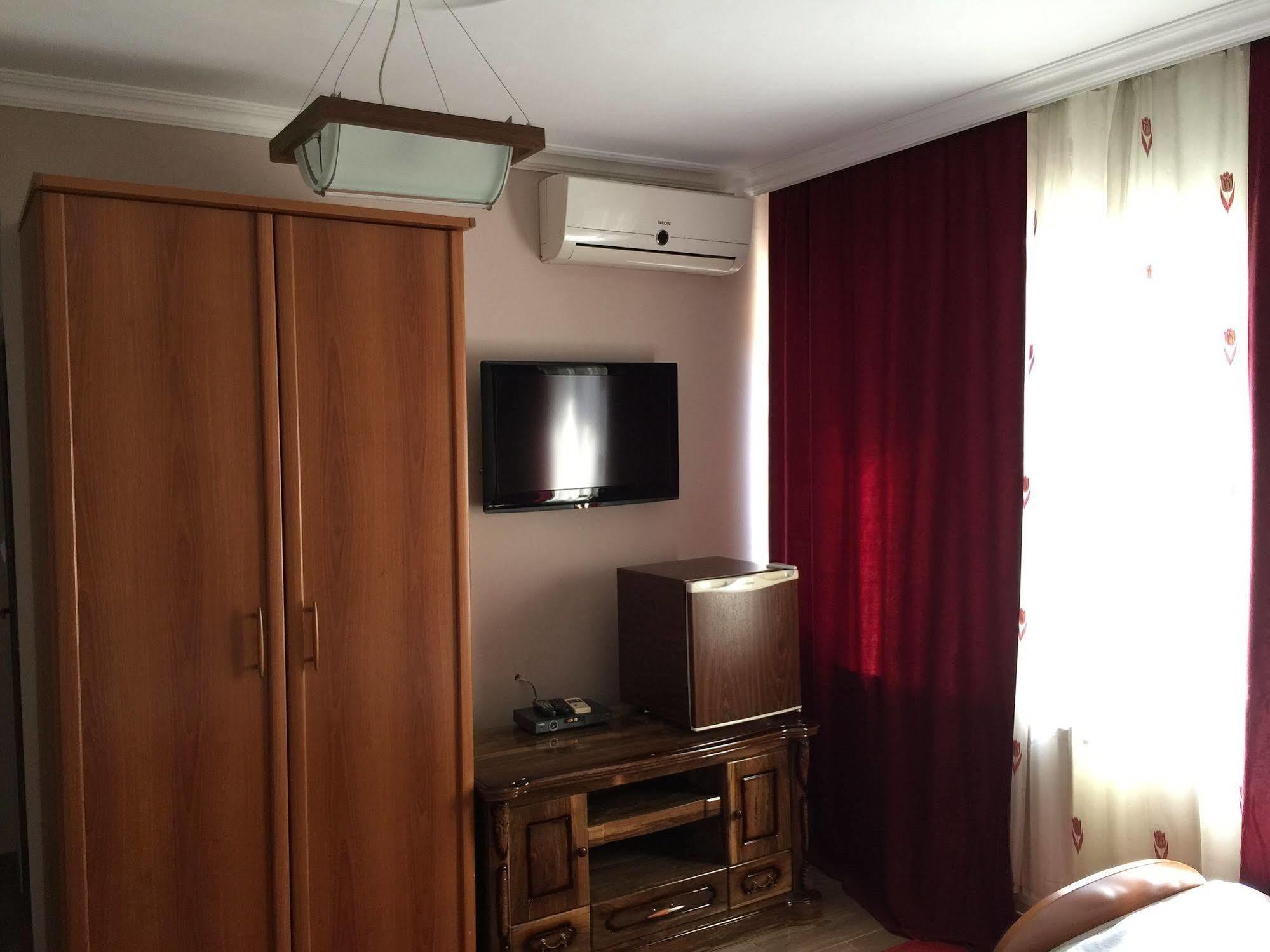 Hotel Adria พริสตีนา ภายนอก รูปภาพ