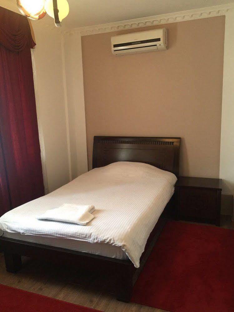 Hotel Adria พริสตีนา ภายนอก รูปภาพ