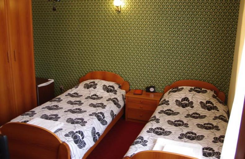 Hotel Adria พริสตีนา ภายนอก รูปภาพ