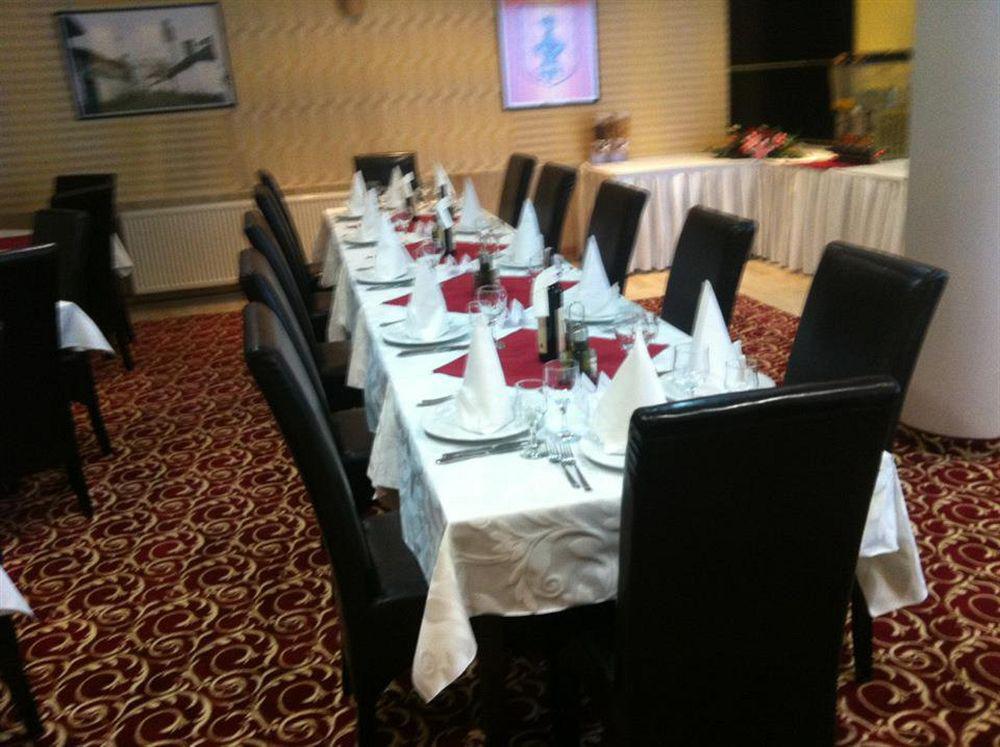 Hotel Adria พริสตีนา ภายนอก รูปภาพ